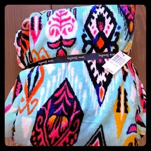 Vera Bradley plush blanket. NWT